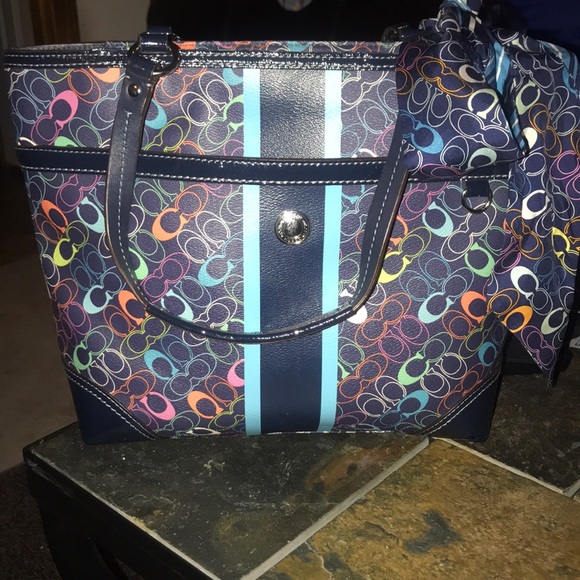 Muilti color coach - Picture 1 of 4